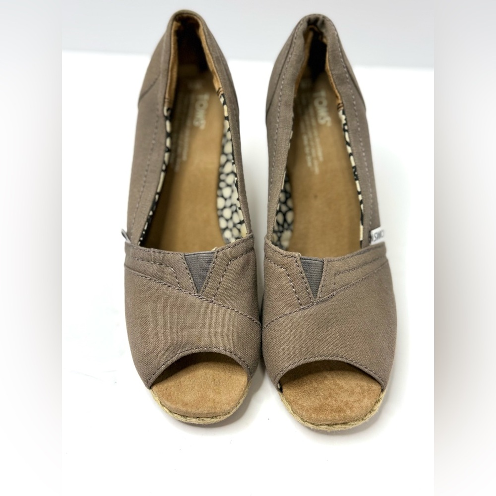 Toms Women's Tan Peep Toe Wedges Size 8